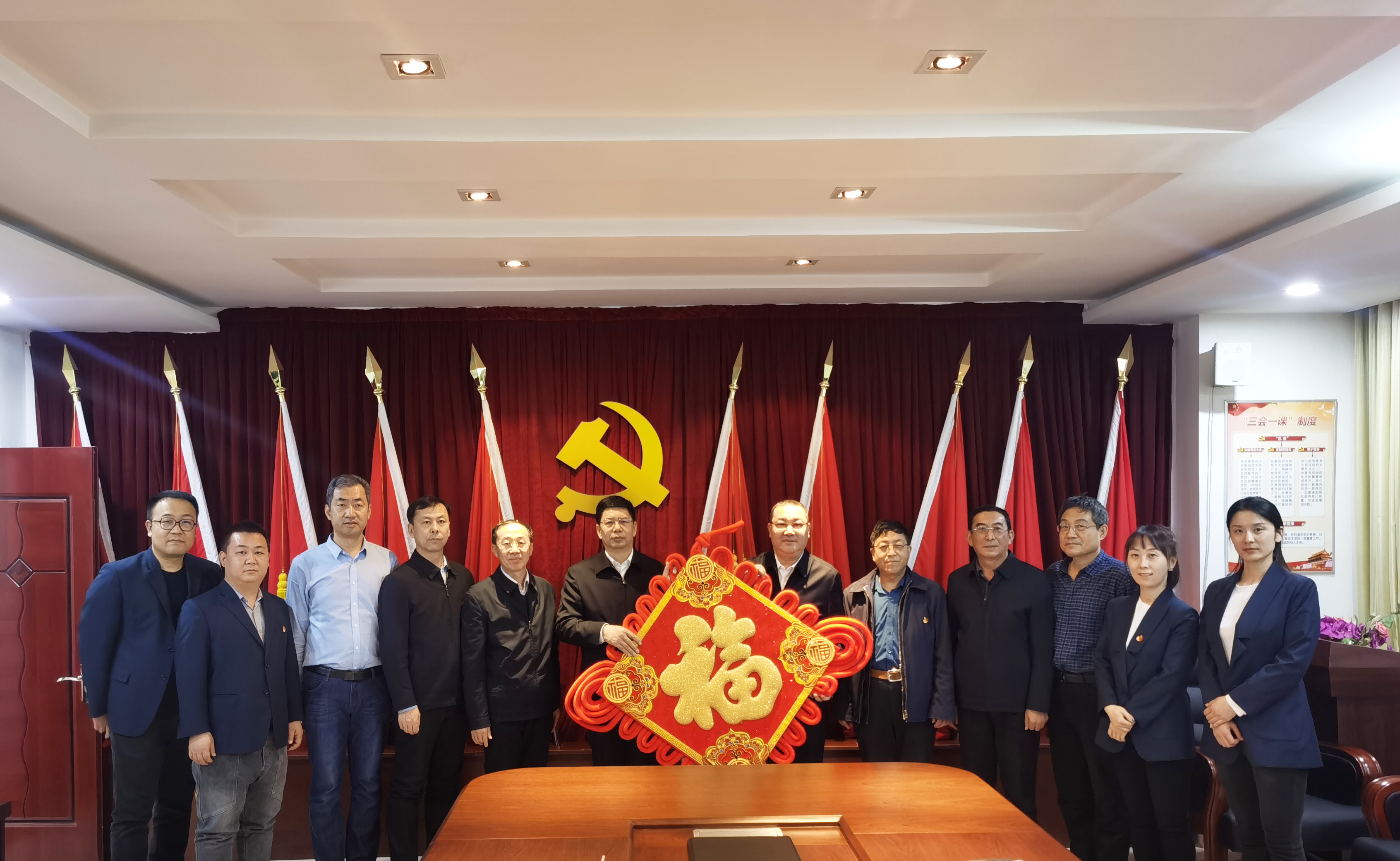 自治區(qū)政協(xié)副主席、工商聯(lián)主席安潤(rùn)生等領(lǐng)導(dǎo)蒞臨協(xié)會(huì)慰問(wèn)指導(dǎo)